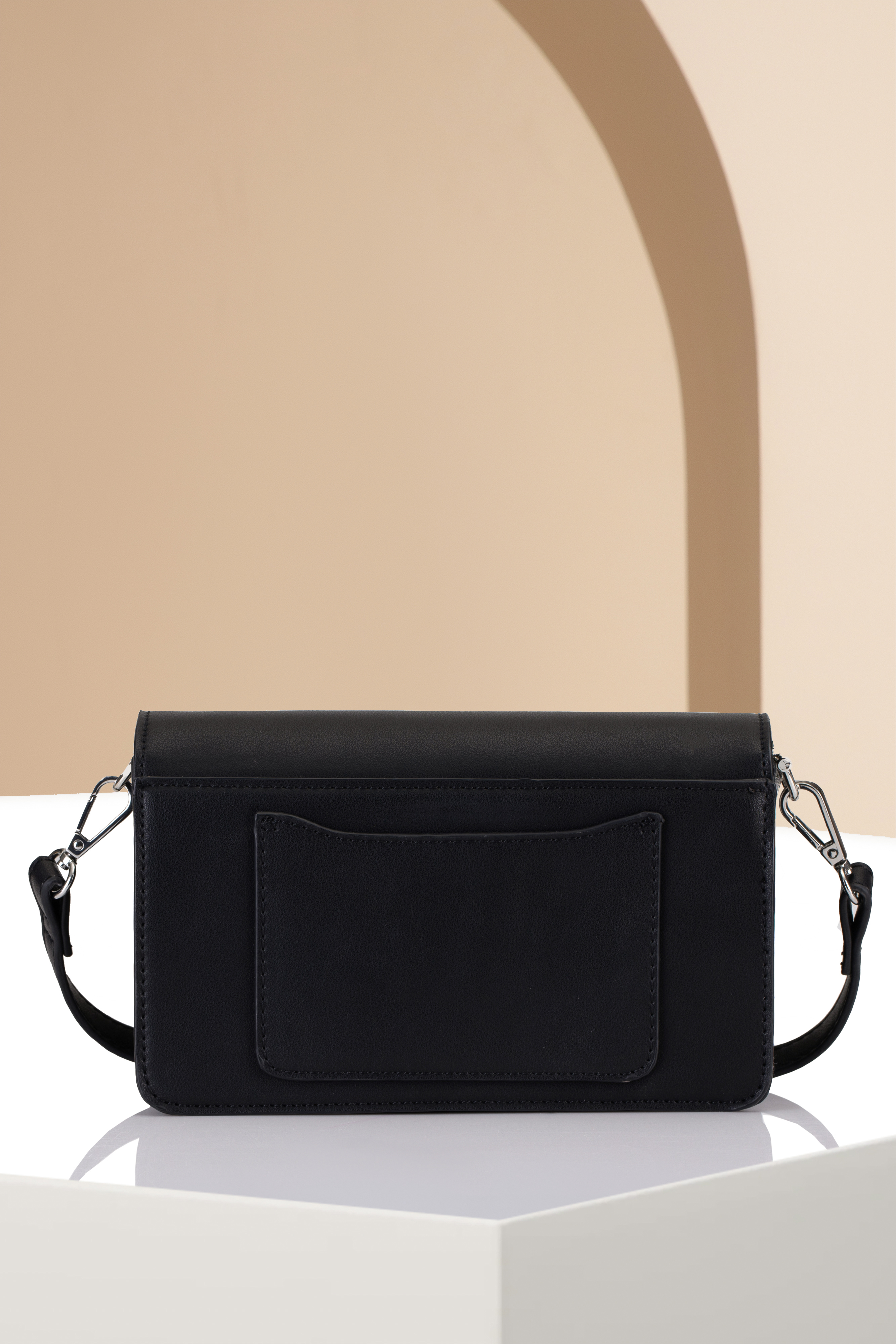 Louiz&Lou Überschlagtasche Umhängetasche Lara mit Kette in schwarz - 2840-60