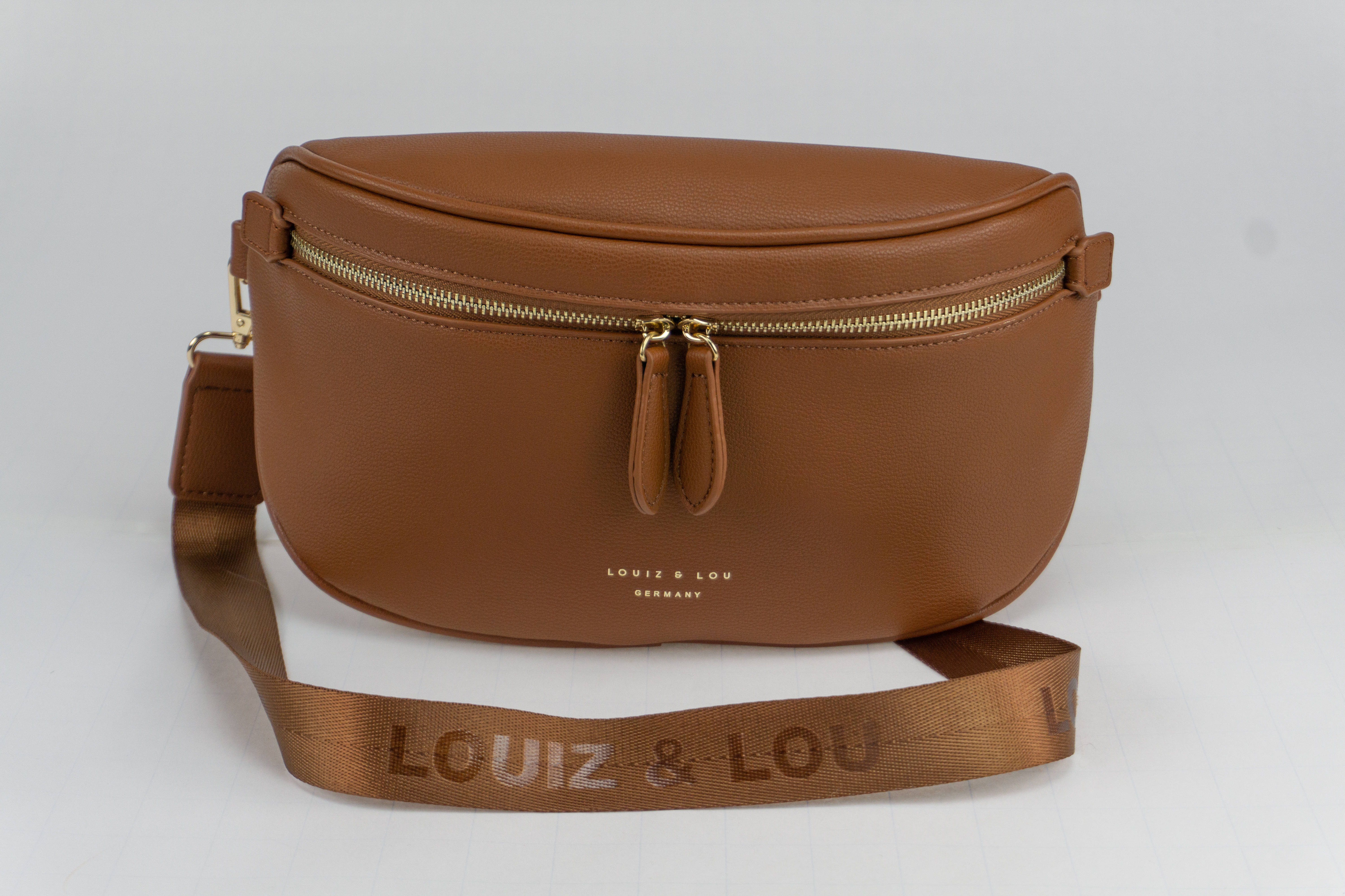 Gürteltasche Bodybag L-size von Louiz&Lou Kollektion Hommage in cognac