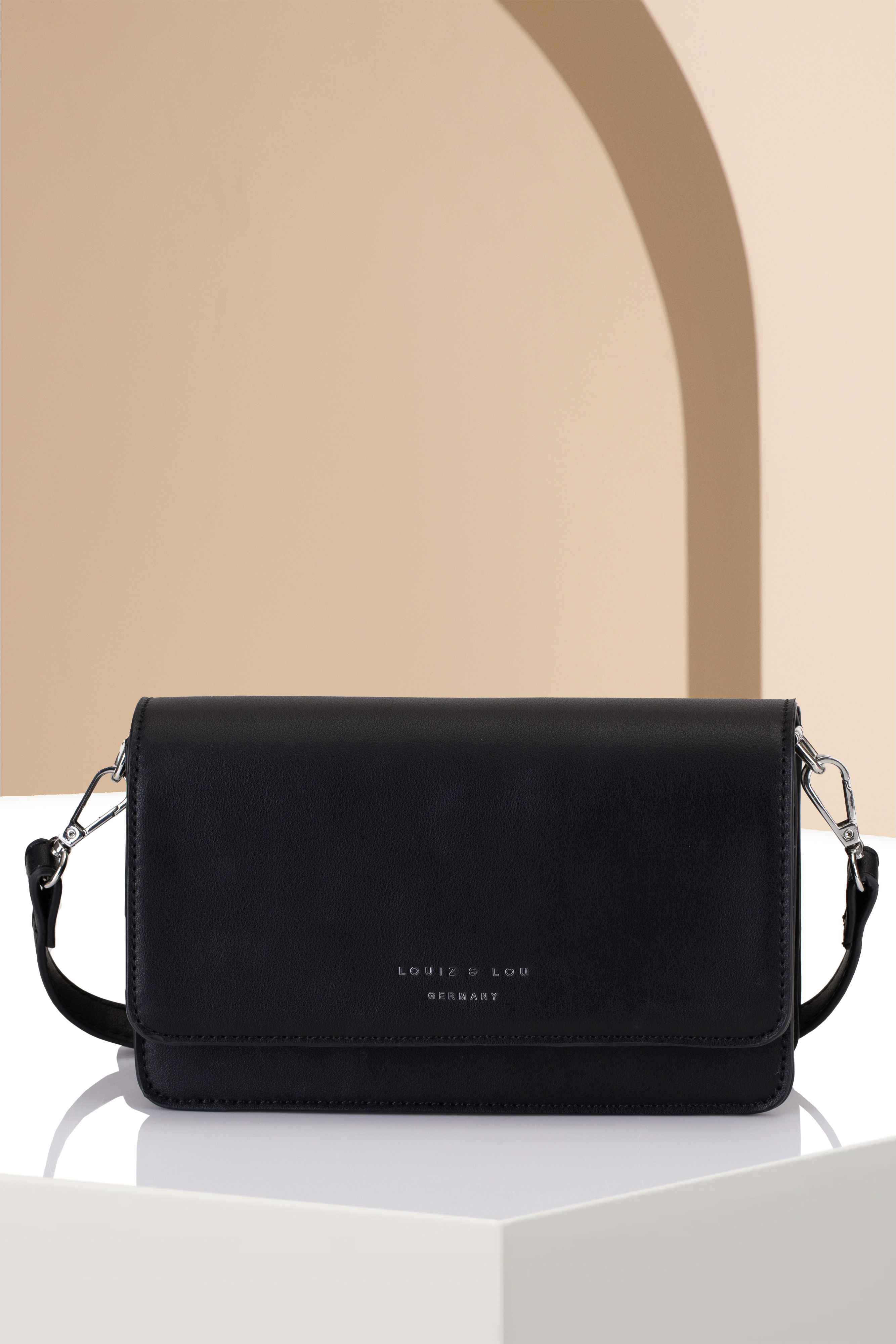 Louiz&Lou Überschlagtasche Umhängetasche Lara mit Kette in schwarz - 2840-60